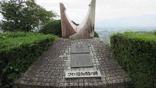 葡萄栽培の基礎を作った功績を称えています