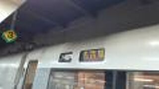 ４連休初日の午後の米原・名古屋行きの列車であるにも関わらず・・・