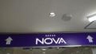 低層階と高層階でテナントの業種が分かれている印象