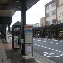神明通りの名前の由来の神社です