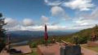 女神湖や北アルプスも見えます。