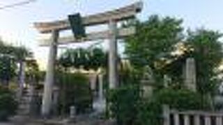 徳王神社前バス停の北側に立地する神社