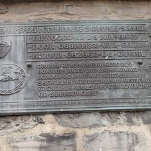 壁面に掲げられたプレート