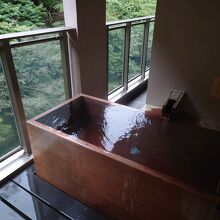 部屋温泉はの湯は熱湯なので、暫し放置後自然に冷まして入浴。