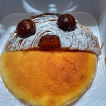 チーズケーキのスフレケーキ＆モンブランタルトのハーフ＆ハーフ