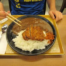 孫が選んだ「あぶらや」のカツカレー