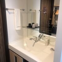 室内に入ってすぐ洗面とクローゼット有