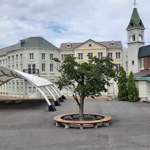 遠目には、子どものための施設の様な東京電力廃炉資料館。