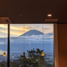 館内からも富士山が見えます