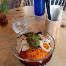 痺れる冷やし和え麺800円(大盛100円増し)