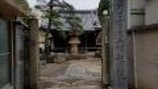 窮屈な誕生八幡神社の隣ですがこちらは解放感があります