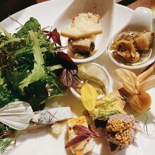 オードブル、生ハムや鰊が入っていました