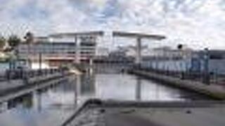 はね橋を中心とする公園