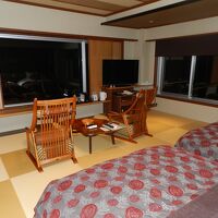 ２方向に開いた大きな窓