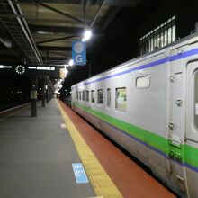 森駅から函館新北斗駅に１８：５４到着の列車