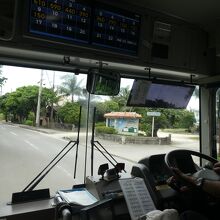 石垣島西側路線はこんな感じの風景です