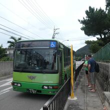 川平郵便局バス停に到着