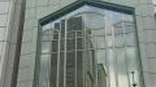 JR新宿駅南口のテナント商業ビル