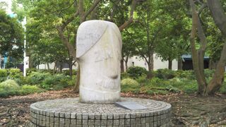 小さなモアイ像のごとく