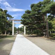 鶴ケ岡城本丸跡にある神社