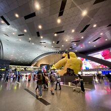 例のでかい熊のぬいぐるみを後ろから盗撮...