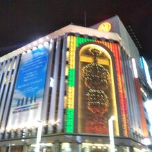 銀座三越のシャンデリア