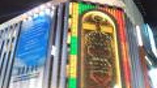 シャンデリアが