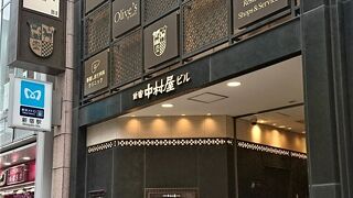 カレーで有名な菓子店ビル