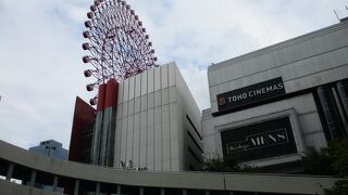 梅田の赤い観覧車