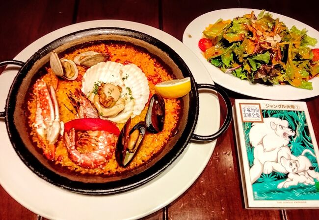 炭火焼料理が自慢のスペイン料理店