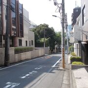 赤坂氷川神社の東側にある坂です。