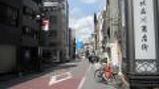 活気ある商店街です