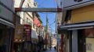 伊東駅から松川までの商店街をぶらぶらしました。