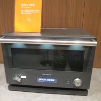 レストラン　自由に使える電子レンジ　何と！バルミューダ製だ