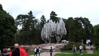 元々はシベリウスのために造られた公園じゃないみたいです(・・;)