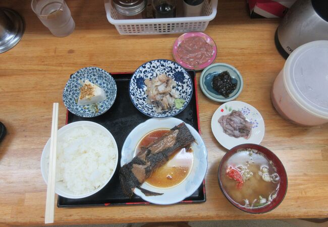 ラーメンを頼むと３００円くらいで豪華な副食が付いてくる駅前札幌ラーメン（根室）