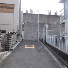 坂は右折してから左折します。