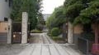 下村観山の墓があります。