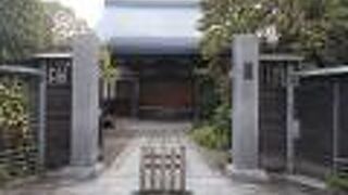 谷中の寺町にある寺の一つです。