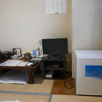 窮屈なほど狭い部屋…