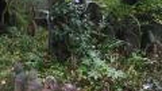 お地蔵さん河並ぶ