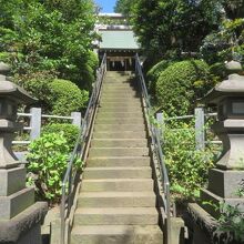 西側にある階段