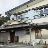 外観は民宿か小さな旅館という雰囲気