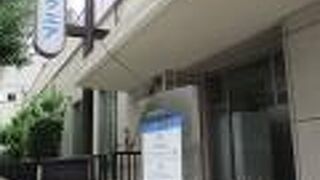 レトロ感のある素敵な雰囲気のビル