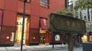 銀座の資生堂パーラーの通り