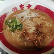 生卵を入れるラーメン