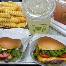 シェイクシャックバーガー、ポテトフライ