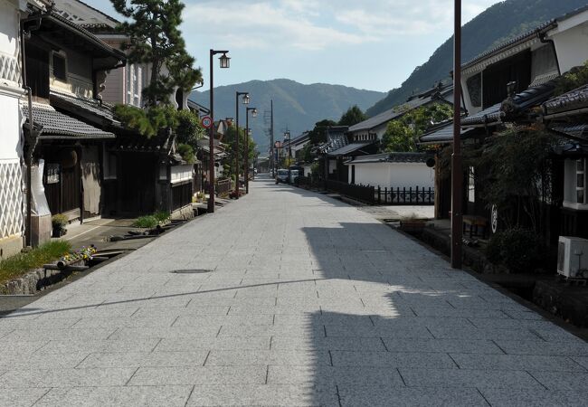 重厚な建築群