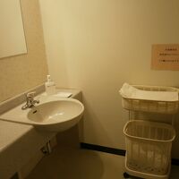 共同バスルームの脱衣場