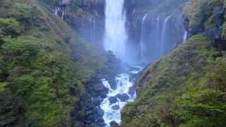 One of the most popular tourist spots in Nikko, the splash from the waterfall makes it cool even in the middle of summer